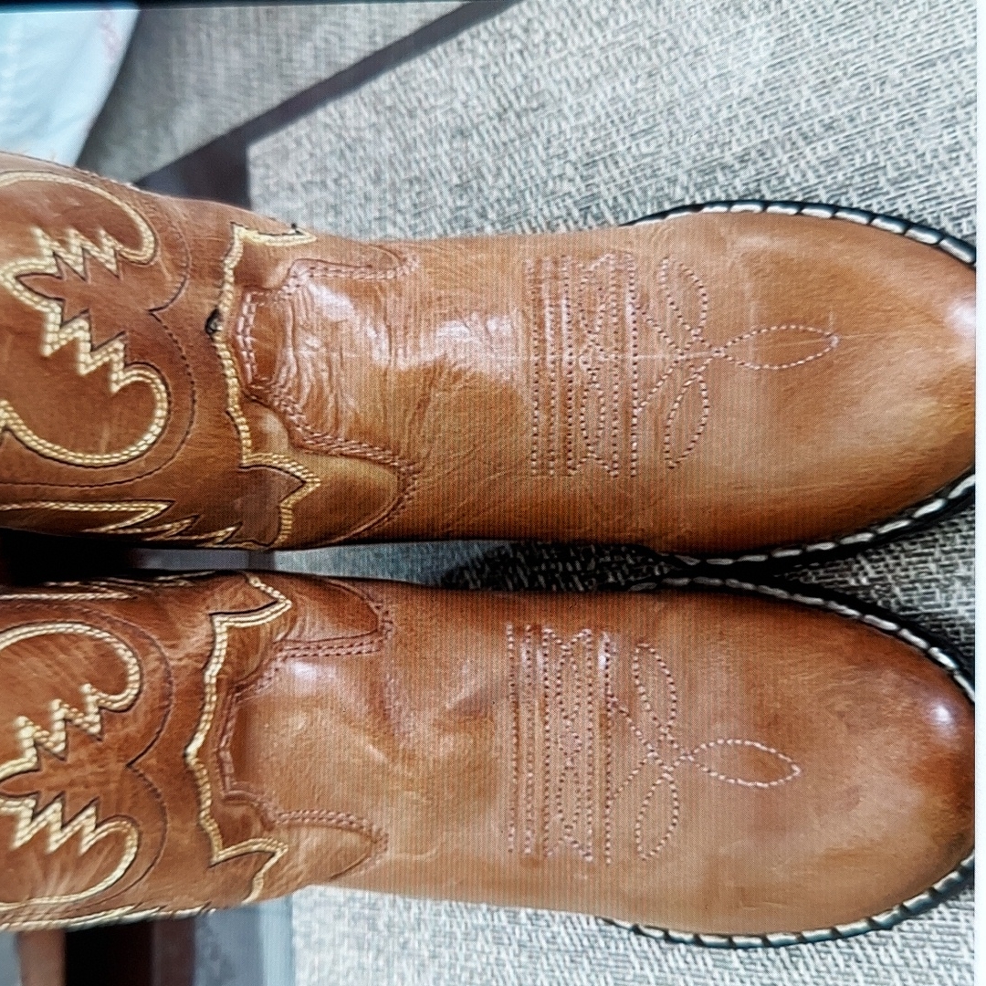 Used Kids Boots Look As New